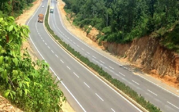 उपशा द्वारा प्रदेश में निर्मित राज्य राजमार्ग व उन पर स्थित आधुनिक सुविधाओं से सुसज्जित टोल प्लाज़ा की एक झलक / A glimpse of State Highways with modern toll plaza in the state constructed by UPSHA 