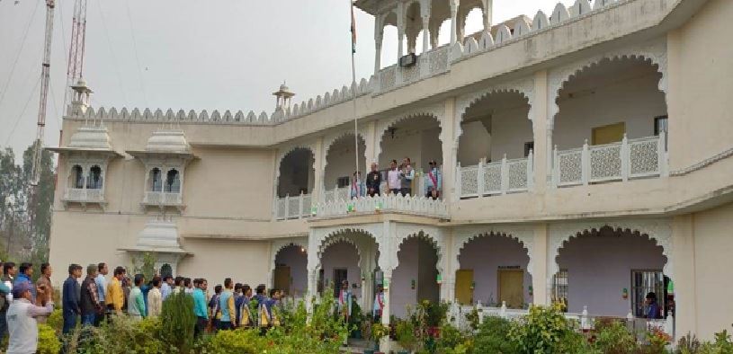 उपशा द्वारा प्रदेश में निर्मित राज्य राजमार्ग व उन पर स्थित आधुनिक सुविधाओं से सुसज्जित टोल प्लाज़ा की एक झलक / A glimpse of State Highways with modern toll plaza in the state constructed by UPSHA 