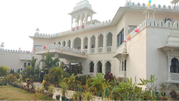 उपशा द्वारा प्रदेश में निर्मित राज्य राजमार्ग व उन पर स्थित आधुनिक सुविधाओं से सुसज्जित टोल प्लाज़ा की एक झलक / A glimpse of State Highways with modern toll plaza in the state constructed by UPSHA 